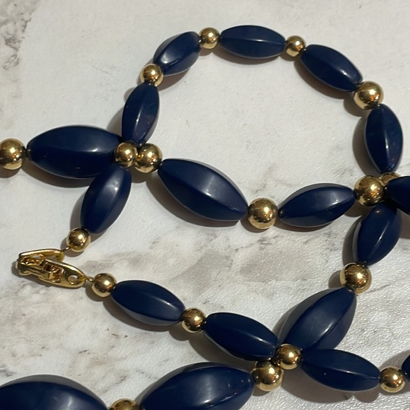 Vintage Napier, Navy Blue Gold Tone Spacers Graduated Lucite Beaded Necklace - Picture 6 of 6